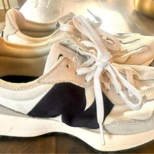 New Balance 327 Women’s Size 7